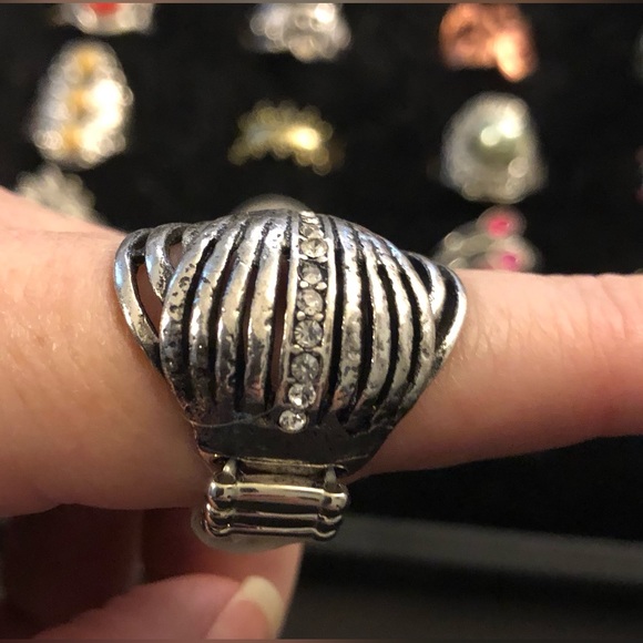 Silver and Rhinestone stretch ring - Picture 2 of 4